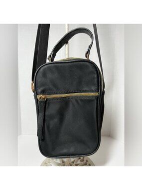 Le Donne Black Cell Phone Crossbody/Sling Bag